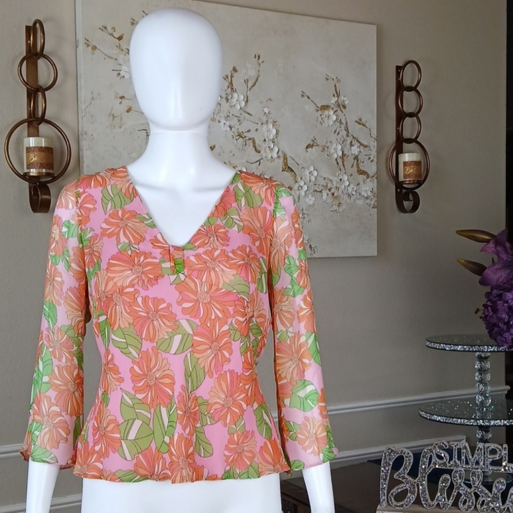 Women's Silk Pink Floral V-Neck Top By Allyson Taylor. Size M